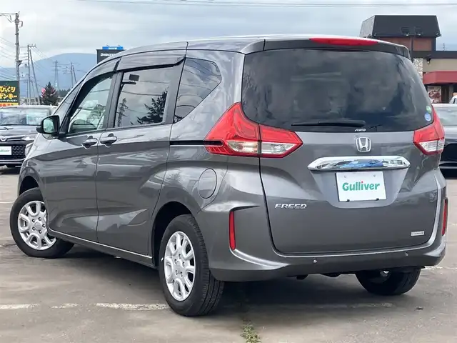 ホンダ フリード G ホンダセンシング 道南・函館 2019(令1)年 1.4万km スーパープラチナグレーメタリック /純正インターナビ（VXM-204VFi)/ (フルセグTV/DVD/CD/SD/BT/FM/AM)//15インチ冬タイヤ積込//純正エンジンスターター//純正ドライブレコーダー（前後）//バックカメラ//寒冷地仕様//両側パワースライドドア//ホンダセンシング//レーンキープアシスト//横滑り防止//フロントワイパーデアイサー//アダプティブクルーズコントロール//アイドリングストップ//サイドリフトアップシート//前席シートヒーター//革巻きステアリング//ステアリングスイッチ//ビルトインETC//プッシュスタート//スマートキー//スペアキー//LEDヘッドライト//フォグランプ//ウィンカーミラー