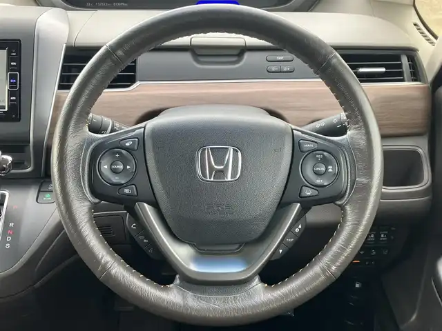 ホンダ フリード G ホンダセンシング 道南・函館 2019(令1)年 1.4万km スーパープラチナグレーメタリック /純正インターナビ（VXM-204VFi)/ (フルセグTV/DVD/CD/SD/BT/FM/AM)//15インチ冬タイヤ積込//純正エンジンスターター//純正ドライブレコーダー（前後）//バックカメラ//寒冷地仕様//両側パワースライドドア//ホンダセンシング//レーンキープアシスト//横滑り防止//フロントワイパーデアイサー//アダプティブクルーズコントロール//アイドリングストップ//サイドリフトアップシート//前席シートヒーター//革巻きステアリング//ステアリングスイッチ//ビルトインETC//プッシュスタート//スマートキー//スペアキー//LEDヘッドライト//フォグランプ//ウィンカーミラー