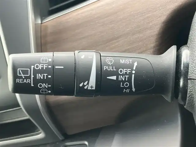 ホンダ フリード G ホンダセンシング 道南・函館 2019(令1)年 1.4万km スーパープラチナグレーメタリック /純正インターナビ（VXM-204VFi)/ (フルセグTV/DVD/CD/SD/BT/FM/AM)//15インチ冬タイヤ積込//純正エンジンスターター//純正ドライブレコーダー（前後）//バックカメラ//寒冷地仕様//両側パワースライドドア//ホンダセンシング//レーンキープアシスト//横滑り防止//フロントワイパーデアイサー//アダプティブクルーズコントロール//アイドリングストップ//サイドリフトアップシート//前席シートヒーター//革巻きステアリング//ステアリングスイッチ//ビルトインETC//プッシュスタート//スマートキー//スペアキー//LEDヘッドライト//フォグランプ//ウィンカーミラー