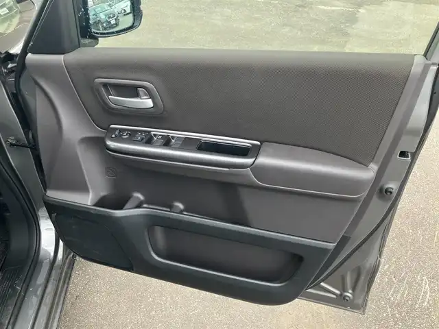 ホンダ フリード G ホンダセンシング 道南・函館 2019(令1)年 1.4万km スーパープラチナグレーメタリック /純正インターナビ（VXM-204VFi)/ (フルセグTV/DVD/CD/SD/BT/FM/AM)//15インチ冬タイヤ積込//純正エンジンスターター//純正ドライブレコーダー（前後）//バックカメラ//寒冷地仕様//両側パワースライドドア//ホンダセンシング//レーンキープアシスト//横滑り防止//フロントワイパーデアイサー//アダプティブクルーズコントロール//アイドリングストップ//サイドリフトアップシート//前席シートヒーター//革巻きステアリング//ステアリングスイッチ//ビルトインETC//プッシュスタート//スマートキー//スペアキー//LEDヘッドライト//フォグランプ//ウィンカーミラー