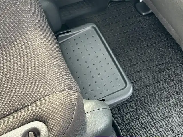 ホンダ フリード G ホンダセンシング 道南・函館 2019(令1)年 1.4万km スーパープラチナグレーメタリック /純正インターナビ（VXM-204VFi)/ (フルセグTV/DVD/CD/SD/BT/FM/AM)//15インチ冬タイヤ積込//純正エンジンスターター//純正ドライブレコーダー（前後）//バックカメラ//寒冷地仕様//両側パワースライドドア//ホンダセンシング//レーンキープアシスト//横滑り防止//フロントワイパーデアイサー//アダプティブクルーズコントロール//アイドリングストップ//サイドリフトアップシート//前席シートヒーター//革巻きステアリング//ステアリングスイッチ//ビルトインETC//プッシュスタート//スマートキー//スペアキー//LEDヘッドライト//フォグランプ//ウィンカーミラー