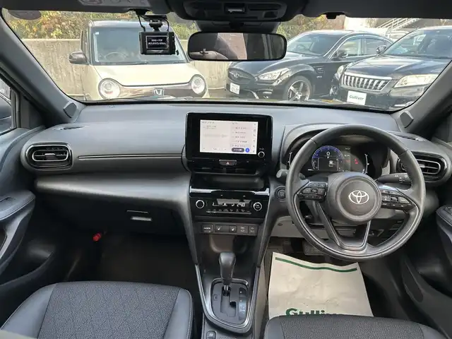 トヨタ ヤリスクロス Z 長崎県 2024(令6)年 0.6万km ブラックマイカ ワンオーナー/純正マルチメディア/（ナビ、フルセグ、AM、FM、BT、Miracast）/ステアリングリモコン/レーダークルーズコントロール/プッシュスタート/テレビキャンセラー/バックカメラ/全周囲カメラ/サイドカメラ/フロントカメラ/レーンディパーチャーアラート/BSM/プリクラッシュセーフティ/クリアランスソナー/RCTA/PKSB/安心降車アシスト/RSA/オートライト/オートハイビーム/ステアリングヒーター/ヘッドライトレベライザー/電動リアゲート/ビルトインETC/電格ウィンカーミラー/ハーフレザーシート/DNシートヒーター/D席パワーシート/電動パーキングブレーキ/オートホールド/前後ドライブレコーダー/ドアバイザー/純正フロアマット/取扱説明書/マルチメディア説明書/保証書/スペアキー