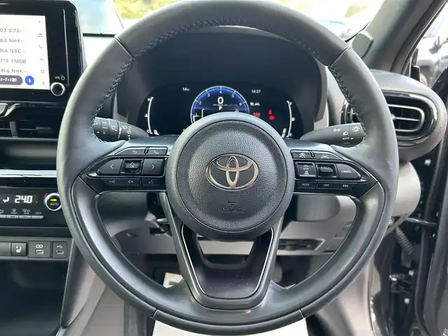 トヨタ ヤリスクロス Z 長崎県 2024(令6)年 0.6万km ブラックマイカ ワンオーナー/純正マルチメディア/（ナビ、フルセグ、AM、FM、BT、Miracast）/ステアリングリモコン/レーダークルーズコントロール/プッシュスタート/テレビキャンセラー/バックカメラ/全周囲カメラ/サイドカメラ/フロントカメラ/レーンディパーチャーアラート/BSM/プリクラッシュセーフティ/クリアランスソナー/RCTA/PKSB/安心降車アシスト/RSA/オートライト/オートハイビーム/ステアリングヒーター/ヘッドライトレベライザー/電動リアゲート/ビルトインETC/電格ウィンカーミラー/ハーフレザーシート/DNシートヒーター/D席パワーシート/電動パーキングブレーキ/オートホールド/前後ドライブレコーダー/ドアバイザー/純正フロアマット/取扱説明書/マルチメディア説明書/保証書/スペアキー