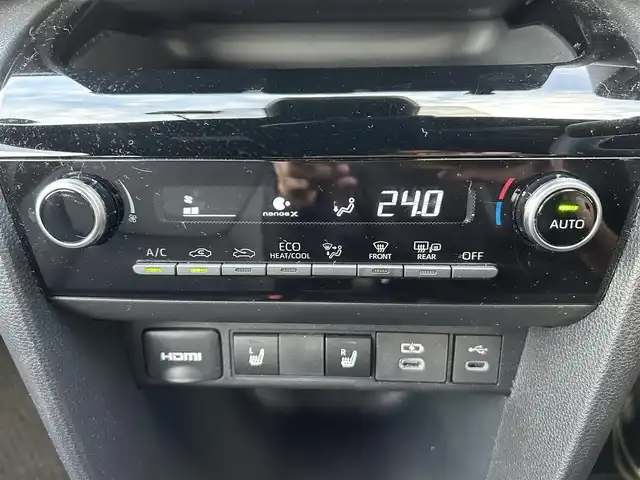 トヨタ ヤリスクロス Z 長崎県 2024(令6)年 0.6万km ブラックマイカ ワンオーナー/純正マルチメディア/（ナビ、フルセグ、AM、FM、BT、Miracast）/ステアリングリモコン/レーダークルーズコントロール/プッシュスタート/テレビキャンセラー/バックカメラ/全周囲カメラ/サイドカメラ/フロントカメラ/レーンディパーチャーアラート/BSM/プリクラッシュセーフティ/クリアランスソナー/RCTA/PKSB/安心降車アシスト/RSA/オートライト/オートハイビーム/ステアリングヒーター/ヘッドライトレベライザー/電動リアゲート/ビルトインETC/電格ウィンカーミラー/ハーフレザーシート/DNシートヒーター/D席パワーシート/電動パーキングブレーキ/オートホールド/前後ドライブレコーダー/ドアバイザー/純正フロアマット/取扱説明書/マルチメディア説明書/保証書/スペアキー