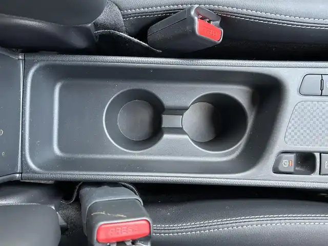 トヨタ ヤリスクロス Z 長崎県 2024(令6)年 0.6万km ブラックマイカ ワンオーナー/純正マルチメディア/（ナビ、フルセグ、AM、FM、BT、Miracast）/ステアリングリモコン/レーダークルーズコントロール/プッシュスタート/テレビキャンセラー/バックカメラ/全周囲カメラ/サイドカメラ/フロントカメラ/レーンディパーチャーアラート/BSM/プリクラッシュセーフティ/クリアランスソナー/RCTA/PKSB/安心降車アシスト/RSA/オートライト/オートハイビーム/ステアリングヒーター/ヘッドライトレベライザー/電動リアゲート/ビルトインETC/電格ウィンカーミラー/ハーフレザーシート/DNシートヒーター/D席パワーシート/電動パーキングブレーキ/オートホールド/前後ドライブレコーダー/ドアバイザー/純正フロアマット/取扱説明書/マルチメディア説明書/保証書/スペアキー