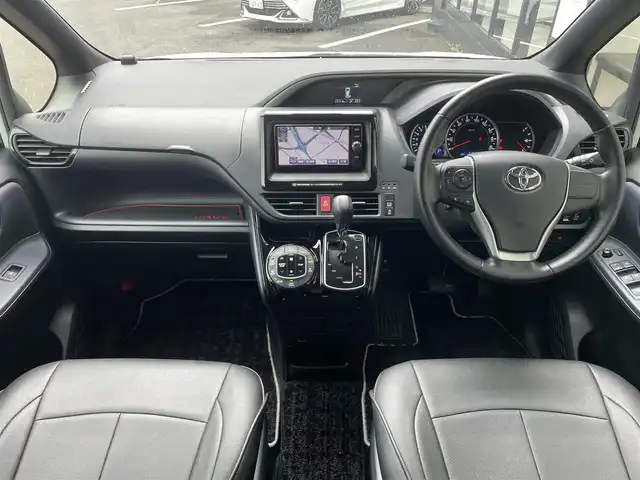 トヨタ ヴォクシー ZS 煌Ⅱ 佐賀県 2016(平28)年 5.8万km ホワイトパールクリスタルシャイン トヨタセーフティセンスC/・プリクラッシュセーフティ/・オートマチックハイビーム/・レーンディパーチャーアラート/純正SDナビ　/・バックカメラ　/・フルセグＴＶ（走行視聴可）/・BT/CD/DVD　/純正後席モニター　/両側パワースライドドア　/純正１５インチＡＷ　/ＬＥＤヘッドライト　/フォグランプ　/ETC2.0 /革調シートカバー　/スペアキー×1/取扱説明書/保証書/社外マフラーカッター