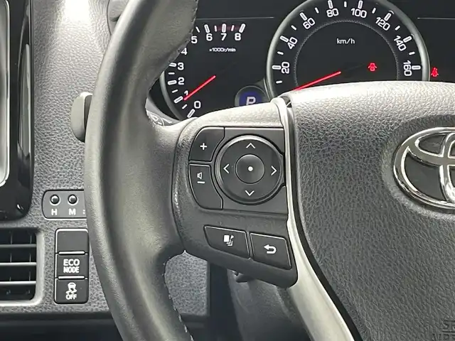 トヨタ ヴォクシー ZS 煌Ⅱ 佐賀県 2016(平28)年 5.8万km ホワイトパールクリスタルシャイン トヨタセーフティセンスC/・プリクラッシュセーフティ/・オートマチックハイビーム/・レーンディパーチャーアラート/純正SDナビ　/・バックカメラ　/・フルセグＴＶ（走行視聴可）/・BT/CD/DVD　/純正後席モニター　/両側パワースライドドア　/純正１５インチＡＷ　/ＬＥＤヘッドライト　/フォグランプ　/ETC2.0 /革調シートカバー　/スペアキー×1/取扱説明書/保証書/社外マフラーカッター