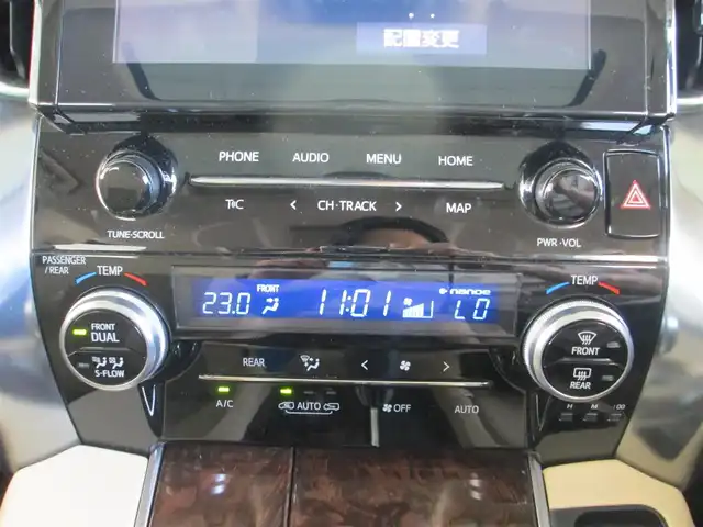 トヨタ アルファードハイブリット X 千葉県 2020(令2)年 5.3万km ホワイトパールクリスタルシャイン ワンオーナー/純正ディスプレイオーディオ(ナビ有)/バックカメラ/純正オーディオ【フルセグTV/DVD/CD/BT/USB】/純正12.1型後席フリップダウンモニター/ツインムーンルーフ/両側パワースライドドア/Toyota Safety Sense/LEDヘッドライト&LEDフォグランプ/レーダークルーズコントロール/レーンキープアシスト/クリアランスソナー/純正ウッドコンビステアリング/純正ベージュ革調シートカバー/社外ルームミラー型レーダー/スペアタイヤ/AC100V/ビルトインETC/スペアキー×2/取扱説明書/ナビ取扱説明書/新車時保証書