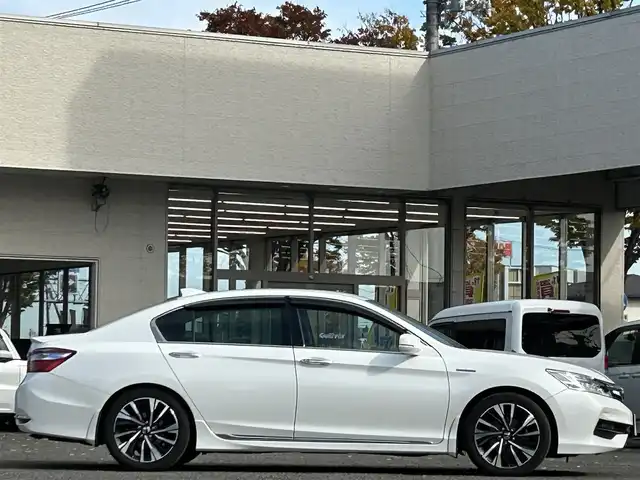 ホンダ アコード ハイブリッド EX 宮城県 2016(平28)年 10.2万km ホワイトオーキッドパール 純正ナビ（フルセグＴＶ、ＡＭ、ＦＭ、ＵＳＢ、ＢＴ、ＤＶＤ、ＣＤ）//純正フロアマット//ドラレコ//純正ＡＷ//追従型クルコン//全席シートヒーター//ビルトインＥＴＣ//バックカメラ//スペアキー//社外ＡＷ//USBポート//オートライト//横滑り防止機能//プリクラッシュセーフティ