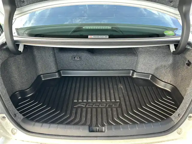 ホンダ アコード ハイブリッド EX 宮城県 2016(平28)年 10.2万km ホワイトオーキッドパール 純正ナビ（フルセグＴＶ、ＡＭ、ＦＭ、ＵＳＢ、ＢＴ、ＤＶＤ、ＣＤ）//純正フロアマット//ドラレコ//純正ＡＷ//追従型クルコン//全席シートヒーター//ビルトインＥＴＣ//バックカメラ//スペアキー//社外ＡＷ//USBポート//オートライト//横滑り防止機能//プリクラッシュセーフティ