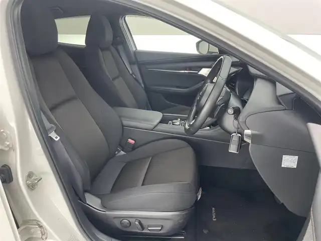 マツダ マツダ３ファストバック 20S プロアクティブ ツーリングS 愛知県 2020(令2)年 2.3万km スノーフレイクホワイトパールマイカ 純正８．８ナビ　ＢＯＳＥ　シートヒーター　全方位カメラ　ＨＤＭＩ　ＢＳＭ　ＨＵＤ　追従クルコン　フルセグ　ＤＶＤ　メモリーシート　パドルシフト　ステアリングヒーター　衝突軽減　コーナーセンサー　ＥＴＣ　ドラレコ　ＬＥＤライト　オートハイビーム　３６０°ビューモニター　ＵＳＢ接続　Bluetooth　純正フロアマット　車線逸脱　純正１８インチAW　プッシュスタート　スマートキー