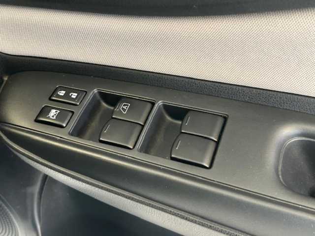 日産 ノート e－パワー X 静岡県 2019(平31)年 7万km ブリリアントホワイトパール (株)IDOMが運営する【じしゃロン浜松店】の自社ローン専用車両になりますこちらは現金またはオートローンご利用時の価格です。自社ローンご希望の方は別途その旨お申付け下さい/純正ナビ　/フルセグＴＶ　/全方位カメラ　/衝突軽減ブレーキ　/車線逸脱警告　/デジタルインナーミラー　/先行車発進のお知らせ　/ＬＥＤヘッドライト　/純正１５アルミホイール /スマートキー /プッシュスタート