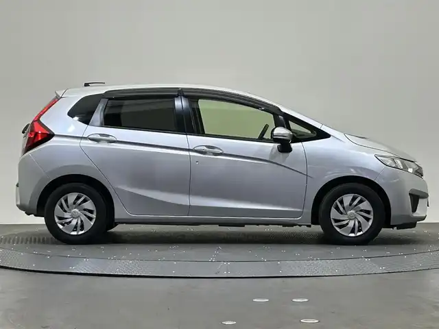 ホンダ フィット 13G Fパッケージ 愛媛県 2015(平27)年 8.4万km アラバスターシルバーメタリック 社外SDナビ/(CD/DVD/フルセグ/Bluetooth)/バックカメラ/ドライブレコーダー/アイドリングストップ/スマートキー/スペアキー/プッシュスタート/ウインカーミラー/ドアバイザー/電動格納ミラー