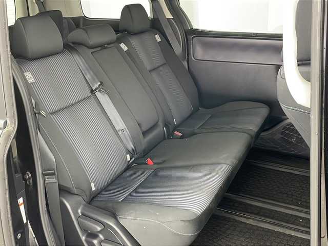 トヨタ ヴォクシー ZS 煌 道央・札幌 2015(平27)年 6.1万km ブラック ・4WD/・寒冷地仕様/・純正SDナビ/　(CD/DVD/BT/SD)/・フルセグTV/・バックカメラ/・両側パワースライドドア /・純正フリップダウンモニター/・純正エンジンスターター /・アイドリングストップ/・ETC/・ステアリングリモコン/・オートライト/・LEDヘッドライト/・フォグランプ/・社外コンソール/・純正16インチアルミホイール/・純正ドアバイザー/・純正フロアマット/・積込タイヤ/・取扱説明書/・保証書