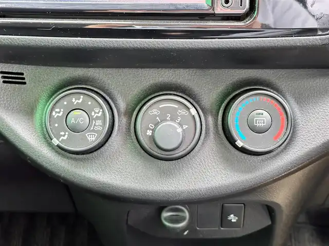 トヨタ ヴィッツ F 宮城県 2017(平29)年 1.8万km アバンギャルドブロンズメタリック セーフティセンスC/・プリクラッシュセーフティ/・レーンディパーチャーアラート/・オートマチックハイビーム/・先行車発進告知機能/＝＝＝/純正ナビ（NSCD-W65）/・CD/SD/・Bluetooth/・ワンセグTV/バックカメラ/ステアリングスイッチ/リモコンキー/電動格納ミラー/フロアマット/ドアバイザー/Wエアバッグ