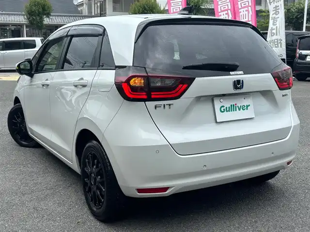 ホンダ フィット e:HEVホーム 京都府 2023(令5)年 1.6万km プラチナホワイトパール  ワンオーナー/ 登録時走行距離　15514キロ/ ホンダセンシング/ ホンダコネクト装着パッケージ/ インターナビ　フルセグTV/ マルチビューカメラ/ 合皮コンビシート/ Hスマートキー　エンジンプッシュスタート/ スマートキースペア　あり/ 前後ドライブレコーダー/ LEDヘッドライト/ USBポート/ ETC2.0/ ウィンカーミラー/ 保証書　取説　あり