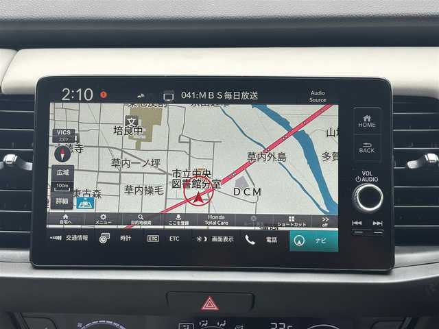 ホンダ フィット e:HEVホーム 京都府 2023(令5)年 1.6万km プラチナホワイトパール  ワンオーナー/ 登録時走行距離　15514キロ/ ホンダセンシング/ ホンダコネクト装着パッケージ/ インターナビ　フルセグTV/ マルチビューカメラ/ 合皮コンビシート/ Hスマートキー　エンジンプッシュスタート/ スマートキースペア　あり/ 前後ドライブレコーダー/ LEDヘッドライト/ USBポート/ ETC2.0/ ウィンカーミラー/ 保証書　取説　あり