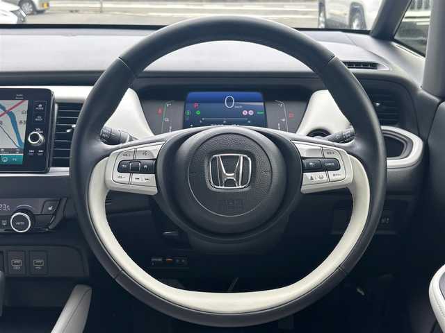 ホンダ フィット e:HEVホーム 京都府 2023(令5)年 1.6万km プラチナホワイトパール  ワンオーナー/ 登録時走行距離　15514キロ/ ホンダセンシング/ ホンダコネクト装着パッケージ/ インターナビ　フルセグTV/ マルチビューカメラ/ 合皮コンビシート/ Hスマートキー　エンジンプッシュスタート/ スマートキースペア　あり/ 前後ドライブレコーダー/ LEDヘッドライト/ USBポート/ ETC2.0/ ウィンカーミラー/ 保証書　取説　あり