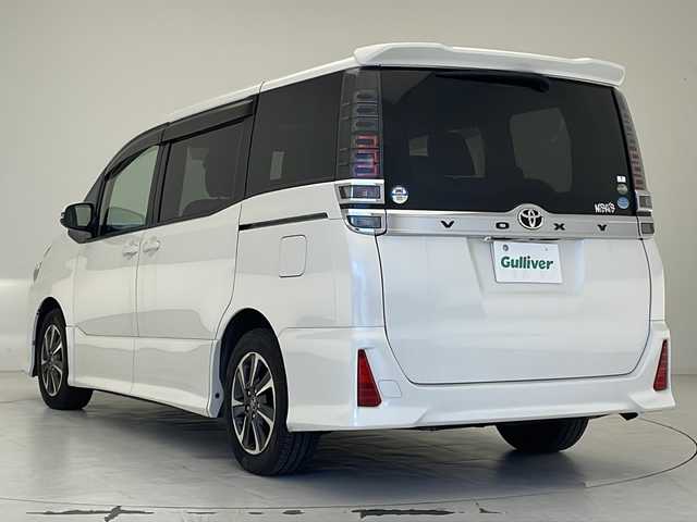 トヨタ ヴォクシー ZS 沖縄県 2018(平30)年 4.1万km ホワイトパールクリスタルシャイン アルパインナビ　/　(フルセグTV Bluetooth CD/DVD)/バックカメラ　　/トヨタセーフティセンス　/クルーズコントロール/フリップダウンモニター　/ステアリングスイッチ/両側パワースライドドア　/ＬＥＤヘッドライト　　/プッシュスタート/アイドリングストップ/純正フロアマット/ドアバイザー/保証書/取扱説明書/記録簿