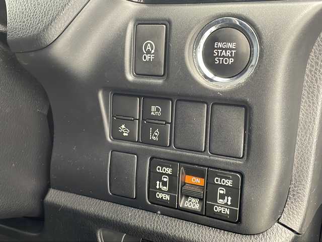 トヨタ ヴォクシー ZS 沖縄県 2018(平30)年 4.1万km ホワイトパールクリスタルシャイン アルパインナビ　/　(フルセグTV Bluetooth CD/DVD)/バックカメラ　　/トヨタセーフティセンス　/クルーズコントロール/フリップダウンモニター　/ステアリングスイッチ/両側パワースライドドア　/ＬＥＤヘッドライト　　/プッシュスタート/アイドリングストップ/純正フロアマット/ドアバイザー/保証書/取扱説明書/記録簿
