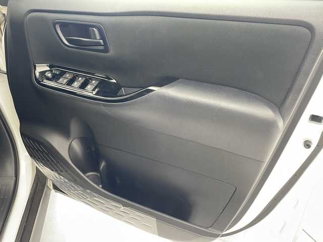 トヨタ ヴォクシー ZS 沖縄県 2018(平30)年 4.1万km ホワイトパールクリスタルシャイン アルパインナビ　/　(フルセグTV Bluetooth CD/DVD)/バックカメラ　　/トヨタセーフティセンス　/クルーズコントロール/フリップダウンモニター　/ステアリングスイッチ/両側パワースライドドア　/ＬＥＤヘッドライト　　/プッシュスタート/アイドリングストップ/純正フロアマット/ドアバイザー/保証書/取扱説明書/記録簿