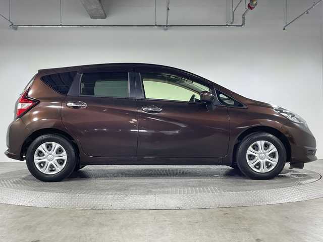 日産 ノート X 神奈川県 2019(令1)年 6万km インペリアルアンバーP 純正SDナビゲーション【MM318D-W】/フルセグ　CD　DVD　SD　Bluetooth】/バックカメラ/アイドリングストップ/ハイビームアシスト/インテリジェントエマージェンシーブレーキ/VDC/車線逸脱警報/踏み間違い衝突防止アシスト/フロント/バックソナー/社外ETC/純正前方ドライブレコーダー/オートライト/ハイビームアシスト/プッシュスタート/スマートキー/スペアキー/純正フロアマット