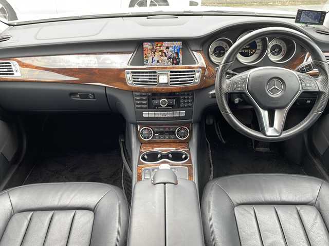 メルセデス・ベンツ ＣＬＳ３５０ ブルーエフィシェンシー 福井県 2011(平23)年 6.7万km ダイヤモンドホワイト 登録時走行距離67085km/サンルーフ/純正HDDナビゲーション/（CD/BT）/フルセグテレビ /バックカメラ/黒革シート/前席パワーシート/（メモリ付き）/シートヒーター /電動リアゲート/LEDヘッドライト/リアサンシェード/パドルシフト/クルーズコントロール/クリアランスソナー /ドライブレコーダー /ETC/純正18インチアルミホイール/スマートキー/プッシュスタート/保証書/取扱説明書