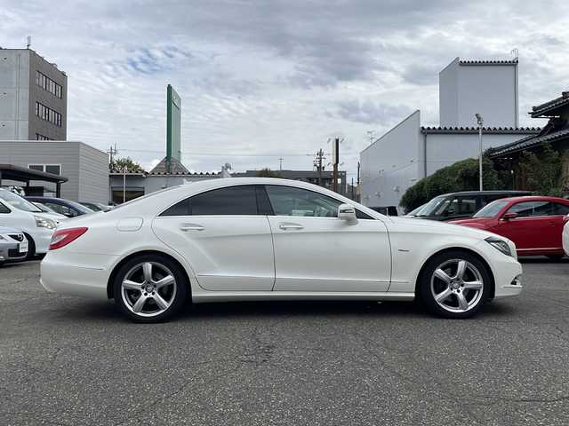 メルセデス・ベンツ ＣＬＳ３５０ ブルーエフィシェンシー 福井県 2011(平23)年 6.7万km ダイヤモンドホワイト 登録時走行距離67085km/サンルーフ/純正HDDナビゲーション/（CD/BT）/フルセグテレビ /バックカメラ/黒革シート/前席パワーシート/（メモリ付き）/シートヒーター /電動リアゲート/LEDヘッドライト/リアサンシェード/パドルシフト/クルーズコントロール/クリアランスソナー /ドライブレコーダー /ETC/純正18インチアルミホイール/スマートキー/プッシュスタート/保証書/取扱説明書