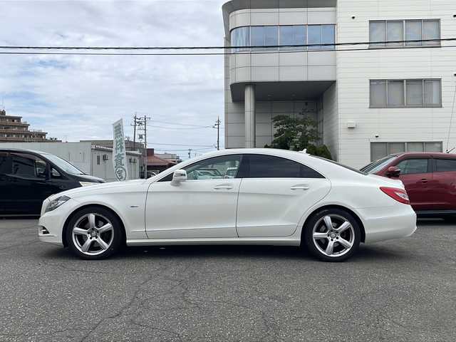 メルセデス・ベンツ ＣＬＳ３５０ ブルーエフィシェンシー 福井県 2011(平23)年 6.7万km ダイヤモンドホワイト 登録時走行距離67085km/サンルーフ/純正HDDナビゲーション/（CD/BT）/フルセグテレビ /バックカメラ/黒革シート/前席パワーシート/（メモリ付き）/シートヒーター /電動リアゲート/LEDヘッドライト/リアサンシェード/パドルシフト/クルーズコントロール/クリアランスソナー /ドライブレコーダー /ETC/純正18インチアルミホイール/スマートキー/プッシュスタート/保証書/取扱説明書