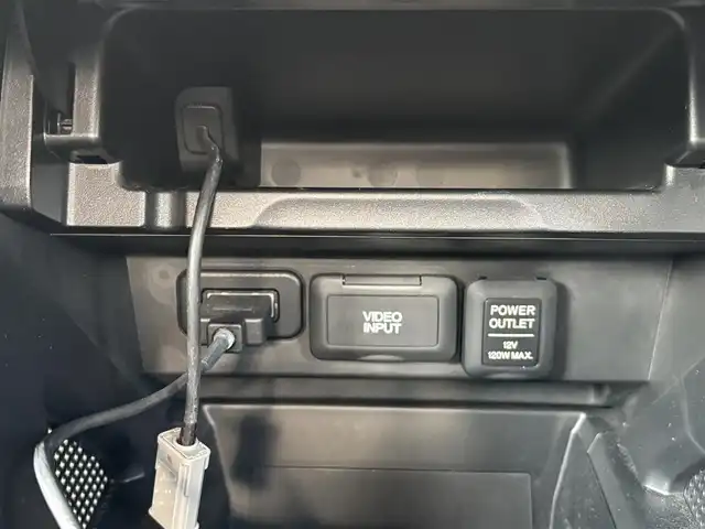 ホンダ ＣＲ－Ｚ α 奈良県 2011(平23)年 4.9万km プレミアムホワイトパール 純正ホンダインターナビ　[9NHF]/バックカメラ　/地デジ　/黒革調シートカバー　/ビルトインＥＴＣ　/パドルシフト　/クルーズコントロール　/スペアキー /フォグライト /革巻きステアリング /電動格納ミラー /SPORTモード