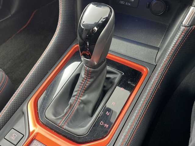 スバル フォレスター ハイブリッド X－ブレイク 大阪府 2020(令2)年 4.5万km クリスタルホワイトP アイサイト/・衝突軽減ブレーキ/・レーンキープアシスト/純正ダイアトーンメモリーナビ/（CD/DVD/Bluetooth/フルセグTV）/バック、フロント、左サイドカメラ/ETC/パドルシフト/デジタルインナーミラー/電動テールゲート/ハーフレザーシート/前席パワーシート/前席シートヒーター/ステアリングヒーター/LEDヘッドライト/フォグランプ/ドアバイザー/フロアマット/スマートキー×２