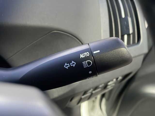 トヨタ プリウス S ツーリングセレクション 福島県 2013(平25)年 7.8万km ホワイトパールクリスタルシャイン 〇純正ナビ/〇地上デジタルTV/〇バックカメラ/〇ビルトインＥＴＣ/○クリアランスソナー/○ＬＥＤヘッドランプ/〇フォグランプ/○オートライト/○純正１７インチアルミホイール/○オートエアコン/○スマートエントリー/○禁煙車