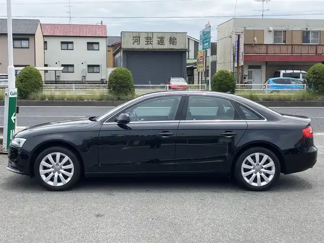 アウディ Ａ４ 2．0 TFSI クワトロ 三重県 2012(平24)年 5万km 黒 ♪走行49646km/♪4WD/ターボ/スマートキー×2/プッシュスタート/黒革シート/前席パワーシート/前席シートヒーター/パーキングエイド/アイドリングストップ/純正メーカーナビ/・DTV・DVD再生/・Bluetoothオーディオ/・ミュージックジューク/・バックカメラ/純正17インチAW/HIDヘッドライト/フォグライト/リアフォグライト/オートライト/ウィンカーミラー/電格ミラー/革巻ステアリング/ステアリングスイッチ/パドルシフト/フロアマット/ETC/サイド/カーテンエアバック