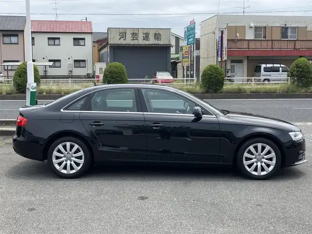 アウディ Ａ４ 2．0 TFSI クワトロ 三重県 2012(平24)年 5万km 黒 ♪走行49646km/♪4WD/ターボ/スマートキー×2/プッシュスタート/黒革シート/前席パワーシート/前席シートヒーター/パーキングエイド/アイドリングストップ/純正メーカーナビ/・DTV・DVD再生/・Bluetoothオーディオ/・ミュージックジューク/・バックカメラ/純正17インチAW/HIDヘッドライト/フォグライト/リアフォグライト/オートライト/ウィンカーミラー/電格ミラー/革巻ステアリング/ステアリングスイッチ/パドルシフト/フロアマット/ETC/サイド/カーテンエアバック