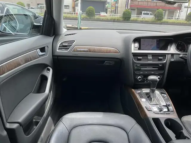 アウディ Ａ４ 2．0 TFSI クワトロ 三重県 2012(平24)年 5万km 黒 ♪走行49646km/♪4WD/ターボ/スマートキー×2/プッシュスタート/黒革シート/前席パワーシート/前席シートヒーター/パーキングエイド/アイドリングストップ/純正メーカーナビ/・DTV・DVD再生/・Bluetoothオーディオ/・ミュージックジューク/・バックカメラ/純正17インチAW/HIDヘッドライト/フォグライト/リアフォグライト/オートライト/ウィンカーミラー/電格ミラー/革巻ステアリング/ステアリングスイッチ/パドルシフト/フロアマット/ETC/サイド/カーテンエアバック