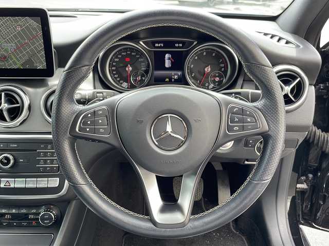 メルセデス・ベンツ ＧＬＡ２２０ 4マチック 道北・旭川 2020(令2)年 3.2万km コスモスブラック ・４WD/・禁煙車/・パノラミックスライディングルーフ/・ルーフレール/・電動リアゲート/・アクティブディスタンスアシストディストロニック/・アクティブブレーキアシスト/・アクティブパーキングアシスト/・純正ナビCD/DVD/TV/BT/・バックカメラ/・前後コーナーセンサー/・クルーズコントロール/・ダウンヒルスピードレギュレーション/・ダイナミックセレクトスイッチ/・シートメモリー/・マルチファンクションディスプレイ/・電気式パーキングブレーキ/・アイドリングストップ/・LEDヘッドライト/・オートライト/・パドルシフト/・ビルトインETC/・読書灯/・ISOFIX/・スペアキー1本/・社外AW冬タイヤ積込/・保証書/・取説