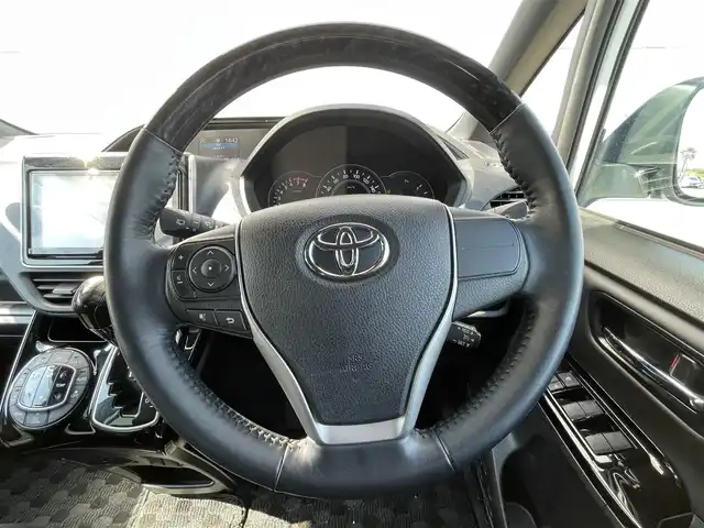 トヨタ ノア Si ダブルバイビーⅢ 千葉県 2021(令3)年 1.6万km ホワイトパールクリスタルシャイン 衝突軽減ブレーキ/両側パワースライドドア/純正９インチＳＤナビ/純正フリップダウンモニター/フルセグＴＶ/バックカメラ/クルーズコントロール/ＥＴＣ/純正１６インチアルミホイール/ＬＥＤヘッドライト