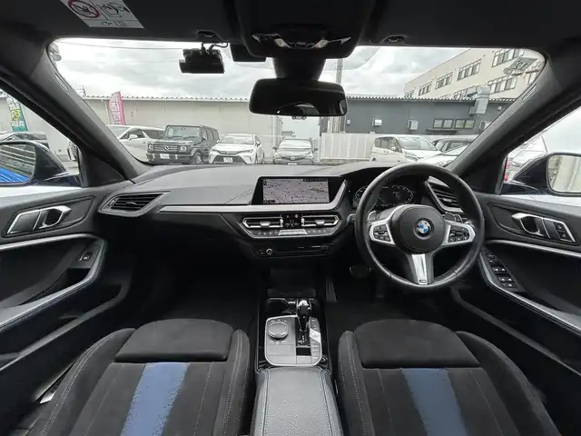 ＢＭＷ Ｍ１３５ｉ xDrive 福岡県 2019(令1)年 2.5万km ミサノブルー 禁煙車/純正ナビ/Bluetooth/クルーズコントロール追従有/前後ドライブレコーダー/前席パワーシート/コーナーセンサー（前後）/プッシュスタート/純正アルミホイール/純正フロアマット/パワーバックドア/パドルシフト/ビルトインETC/LEDヘッドライト/パワーステアリング/パワーウィンドウ/保証書/取扱説明書