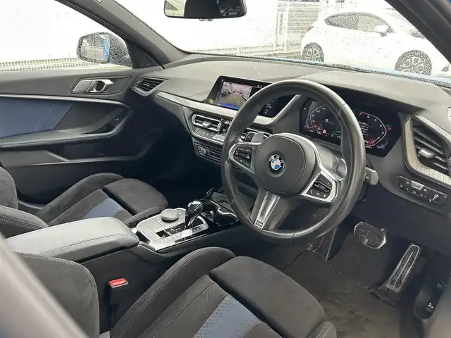 ＢＭＷ Ｍ１３５ｉ xDrive 福岡県 2019(令1)年 2.5万km ミサノブルー 禁煙車/純正ナビ/Bluetooth/クルーズコントロール追従有/前後ドライブレコーダー/前席パワーシート/コーナーセンサー（前後）/プッシュスタート/純正アルミホイール/純正フロアマット/パワーバックドア/パドルシフト/ビルトインETC/LEDヘッドライト/パワーステアリング/パワーウィンドウ/保証書/取扱説明書