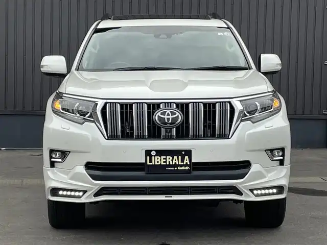 トヨタ ランドクルーザー プラド TZ－G 青森県 2020(令2)年 4.9万km ホワイトパールクリスタルシャイン /4WD/ディーゼル・ターボ/サンルーフ/黒革シート/　(D席メモリー付前席パワーシート//　前席シートヒーター/ベンチレーター)/3列目電動格納シート/OP寒冷地仕様車(Wバッテリー//　Fワイパーデアイサー/Rフォグ)/OP純正8型SDナビ/　(ブルーレイ/DVD/フルセグTV/USB/AUX/Bt)/スーパーライブサウンドシステム/全方位カメラ/純正エアサス/TRD(前後エアロ/マフラー/スカッフプレート)/Toyota Safety Sense /・プリクラッシュセーフティ/・レーンディパーチャーアラート/・オートマチックハイビーム/・レーダークルーズコントロール/OP/BSM/OP/ルーフレール/OP/ドアミラー足元照明/OP/トヨタマーク/カーテシランプ/OP/EGスターター/純正ドアバイザー/社外フロアマット(純正積込)/LEDオートライト/オートリベライザー//　オートマチックハイビーム/LEDフォグランプ/ウットコンビステア/オーディオ/ステアスイッチ/電動チルトステア/オートワイパー/純正カメラ一体型ドラレコ/デジタルインナーミラー/前後バンパーソナー/ウインカーミラー /純正サイドステップ/保・取