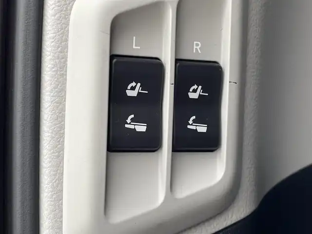 トヨタ ランドクルーザー プラド TZ－G 青森県 2020(令2)年 4.9万km ホワイトパールクリスタルシャイン /4WD/ディーゼル・ターボ/サンルーフ/黒革シート/　(D席メモリー付前席パワーシート//　前席シートヒーター/ベンチレーター)/3列目電動格納シート/OP寒冷地仕様車(Wバッテリー//　Fワイパーデアイサー/Rフォグ)/OP純正8型SDナビ/　(ブルーレイ/DVD/フルセグTV/USB/AUX/Bt)/スーパーライブサウンドシステム/全方位カメラ/純正エアサス/TRD(前後エアロ/マフラー/スカッフプレート)/Toyota Safety Sense /・プリクラッシュセーフティ/・レーンディパーチャーアラート/・オートマチックハイビーム/・レーダークルーズコントロール/OP/BSM/OP/ルーフレール/OP/ドアミラー足元照明/OP/トヨタマーク/カーテシランプ/OP/EGスターター/純正ドアバイザー/社外フロアマット(純正積込)/LEDオートライト/オートリベライザー//　オートマチックハイビーム/LEDフォグランプ/ウットコンビステア/オーディオ/ステアスイッチ/電動チルトステア/オートワイパー/純正カメラ一体型ドラレコ/デジタルインナーミラー/前後バンパーソナー/ウインカーミラー /純正サイドステップ/保・取
