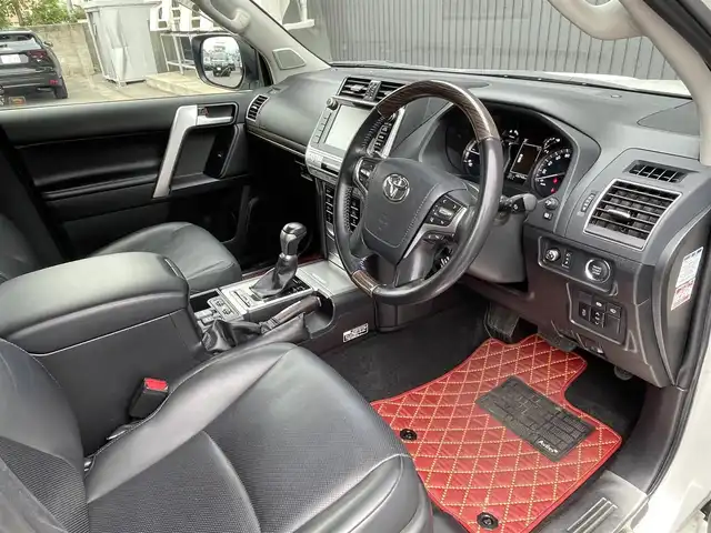 トヨタ ランドクルーザー プラド TZ－G 青森県 2020(令2)年 4.9万km ホワイトパールクリスタルシャイン /4WD/ディーゼル・ターボ/サンルーフ/黒革シート/　(D席メモリー付前席パワーシート//　前席シートヒーター/ベンチレーター)/3列目電動格納シート/OP寒冷地仕様車(Wバッテリー//　Fワイパーデアイサー/Rフォグ)/OP純正8型SDナビ/　(ブルーレイ/DVD/フルセグTV/USB/AUX/Bt)/スーパーライブサウンドシステム/全方位カメラ/純正エアサス/TRD(前後エアロ/マフラー/スカッフプレート)/Toyota Safety Sense /・プリクラッシュセーフティ/・レーンディパーチャーアラート/・オートマチックハイビーム/・レーダークルーズコントロール/OP/BSM/OP/ルーフレール/OP/ドアミラー足元照明/OP/トヨタマーク/カーテシランプ/OP/EGスターター/純正ドアバイザー/社外フロアマット(純正積込)/LEDオートライト/オートリベライザー//　オートマチックハイビーム/LEDフォグランプ/ウットコンビステア/オーディオ/ステアスイッチ/電動チルトステア/オートワイパー/純正カメラ一体型ドラレコ/デジタルインナーミラー/前後バンパーソナー/ウインカーミラー /純正サイドステップ/保・取