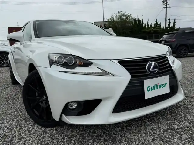 レクサス ＩＳ 300h 山梨県 2015(平27)年 7.3万km ホワイトパールクリスタルシャイン 純正ナビ/　(Bluetooth/DVD/Blu-ray)/フルセグTV/バックモニター/ビルトインETC/ケンウッドドライブレコーダー/クルーズコントロール/ビークルスタビリティコントロール/LEDヘッドランプ/オートライト/オートエアコン/本革巻きステアリング/パドルシフト/合皮/ファブリックコンビシート/前席パワーシート/シートヒーター/スマートエントリー/スタートシステム/禁煙車