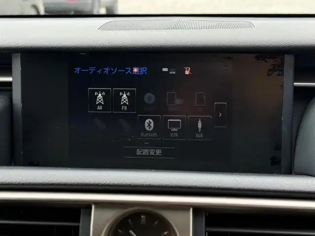 レクサス ＩＳ 300h 山梨県 2015(平27)年 7.3万km ホワイトパールクリスタルシャイン 純正ナビ/　(Bluetooth/DVD/Blu-ray)/フルセグTV/バックモニター/ビルトインETC/ケンウッドドライブレコーダー/クルーズコントロール/ビークルスタビリティコントロール/LEDヘッドランプ/オートライト/オートエアコン/本革巻きステアリング/パドルシフト/合皮/ファブリックコンビシート/前席パワーシート/シートヒーター/スマートエントリー/スタートシステム/禁煙車