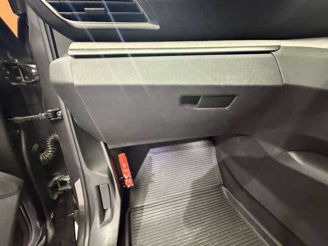 プジョー ５００８ GT ブルーHDi 千葉県 2022(令4)年 2.1万km プラチナグレー パノラマＳＲ　/純正ナビ　/バックカメラ　/ＣａｒＰｌａｙ/ＡＣＣ　/ＢＳＭ　/ハーフレザーシート　/シートヒーター　/ＬＥＤヘッドライト　/ハイビームアシスト　/電動リアゲート　/純正１８インチＡＷ　/ＥＴＣ