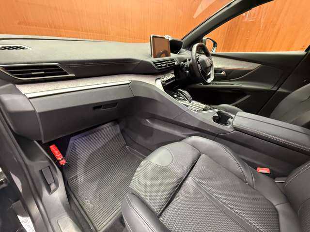 プジョー ５００８ GT ブルーHDi 千葉県 2022(令4)年 2.1万km プラチナグレー パノラマＳＲ　/純正ナビ　/バックカメラ　/ＣａｒＰｌａｙ/ＡＣＣ　/ＢＳＭ　/ハーフレザーシート　/シートヒーター　/ＬＥＤヘッドライト　/ハイビームアシスト　/電動リアゲート　/純正１８インチＡＷ　/ＥＴＣ