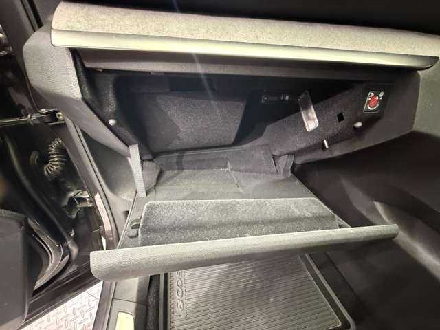 プジョー ５００８ GT ブルーHDi 千葉県 2022(令4)年 2.1万km プラチナグレー パノラマＳＲ　/純正ナビ　/バックカメラ　/ＣａｒＰｌａｙ/ＡＣＣ　/ＢＳＭ　/ハーフレザーシート　/シートヒーター　/ＬＥＤヘッドライト　/ハイビームアシスト　/電動リアゲート　/純正１８インチＡＷ　/ＥＴＣ