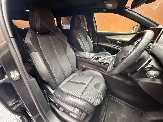 プジョー ５００８ GT ブルーHDi 千葉県 2022(令4)年 2.1万km プラチナグレー パノラマＳＲ　/純正ナビ　/バックカメラ　/ＣａｒＰｌａｙ/ＡＣＣ　/ＢＳＭ　/ハーフレザーシート　/シートヒーター　/ＬＥＤヘッドライト　/ハイビームアシスト　/電動リアゲート　/純正１８インチＡＷ　/ＥＴＣ