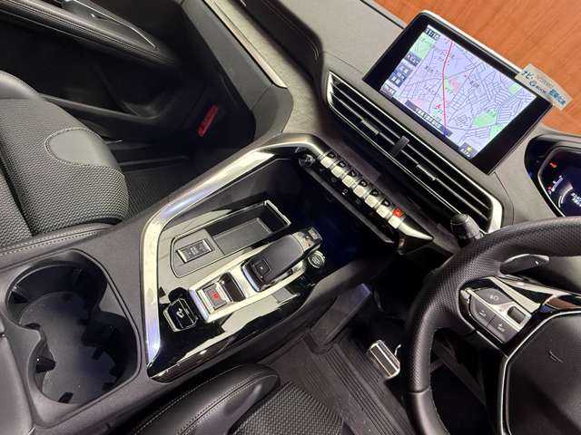 プジョー ５００８ GT ブルーHDi 千葉県 2022(令4)年 2.1万km プラチナグレー パノラマＳＲ　/純正ナビ　/バックカメラ　/ＣａｒＰｌａｙ/ＡＣＣ　/ＢＳＭ　/ハーフレザーシート　/シートヒーター　/ＬＥＤヘッドライト　/ハイビームアシスト　/電動リアゲート　/純正１８インチＡＷ　/ＥＴＣ