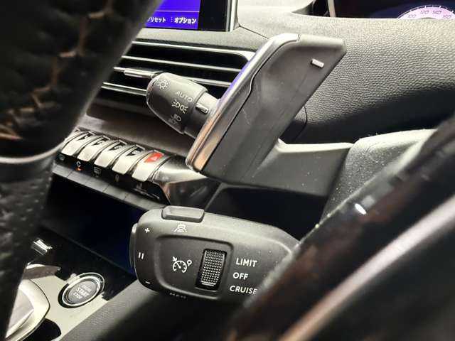プジョー ５００８ GT ブルーHDi 千葉県 2022(令4)年 2.1万km プラチナグレー パノラマＳＲ　/純正ナビ　/バックカメラ　/ＣａｒＰｌａｙ/ＡＣＣ　/ＢＳＭ　/ハーフレザーシート　/シートヒーター　/ＬＥＤヘッドライト　/ハイビームアシスト　/電動リアゲート　/純正１８インチＡＷ　/ＥＴＣ